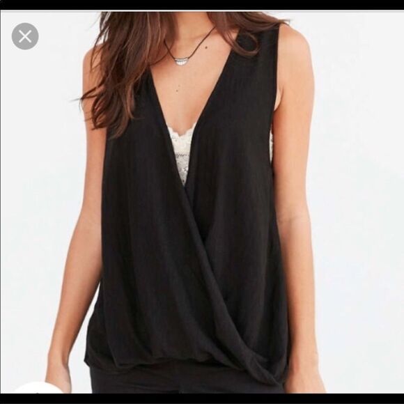 silence + noise Tops - SILENCE & NOISE | URBAN OUTFITTERS Black Wrap Sleeveless Top NEW Women’s Size L